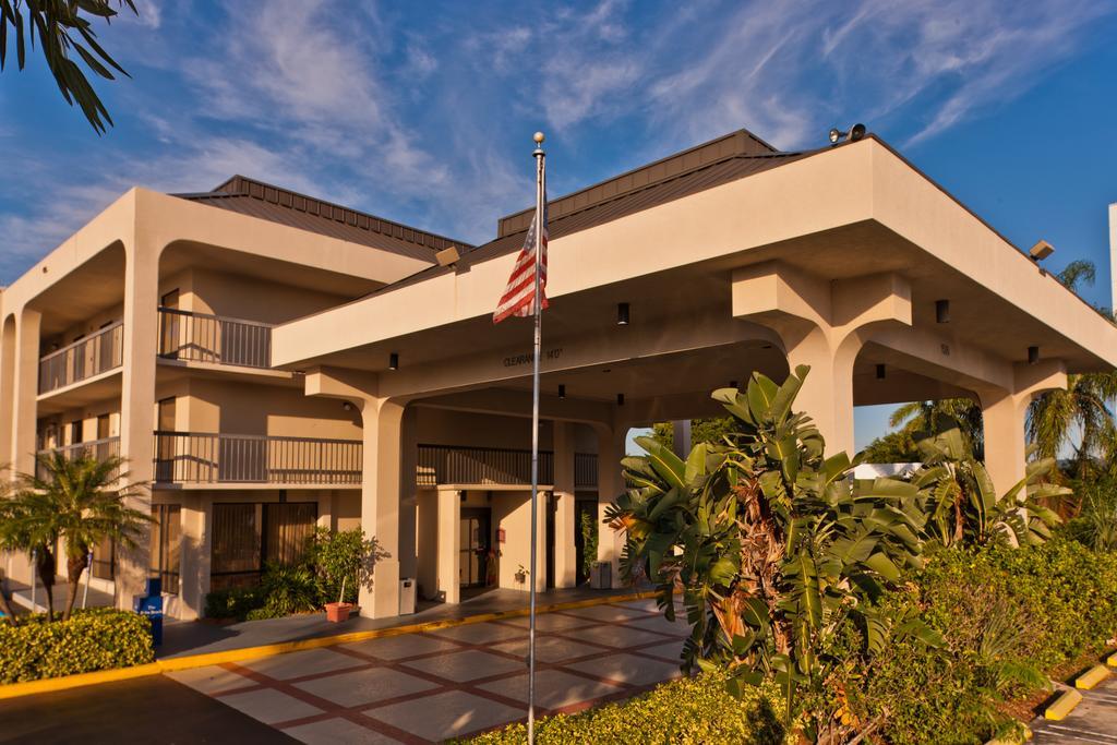 Quality Inn Palm Beach International Airport Уест Палм Бийч Екстериор снимка