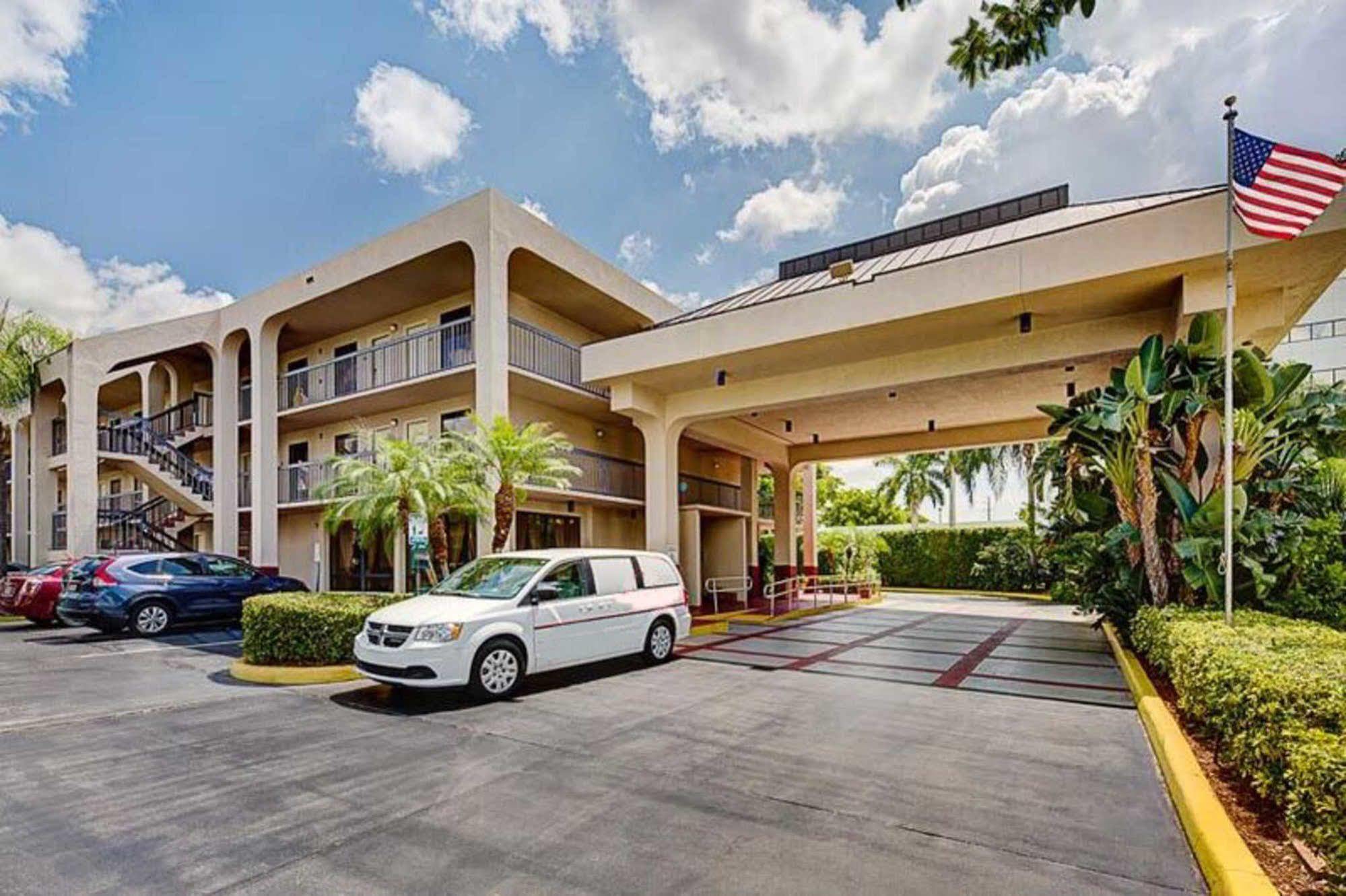 Quality Inn Palm Beach International Airport Уест Палм Бийч Екстериор снимка